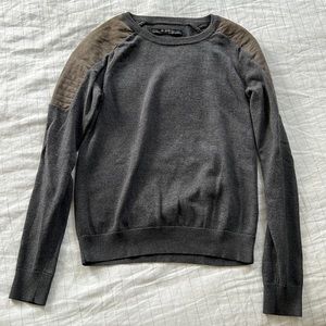 ALL SAINTS - crew neck gray sweater with suede shoulder paneling